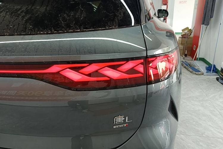 Used BYD Tang L 2025 DM 175KM Drone Player Edition Right Rear Taillight