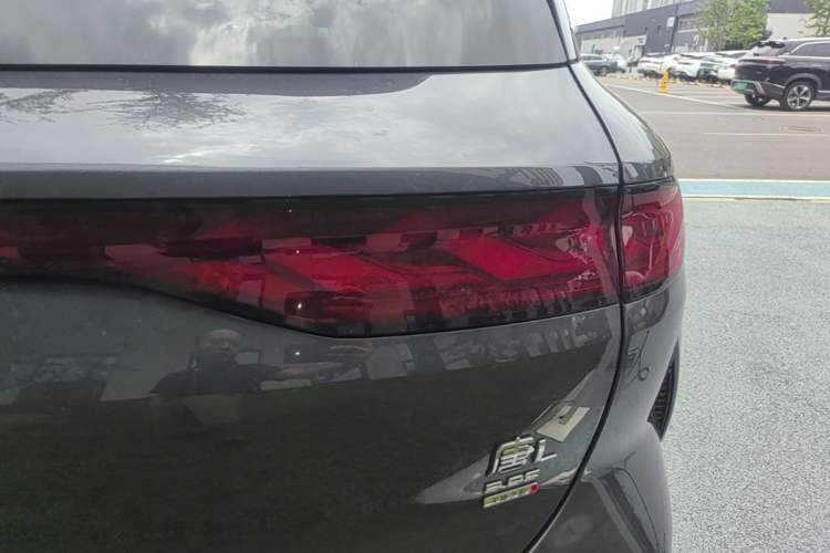 Used BYD Tang L 2025 EV 600KM All-Wheel-Drive LiDAR Flagship Model Right Rear Taillight