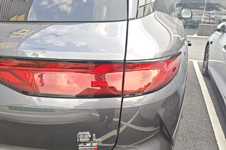 Used BYD Tang L 2025 DM 200KM Four-Wheel Drive LiDAR Flagship Model Right Rear Taillight