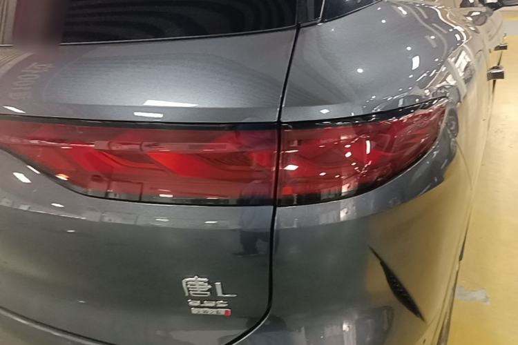 Used BYD Tang L 2025 EV 600KM All-Wheel-Drive LiDAR Flagship Model Right Rear Taillight