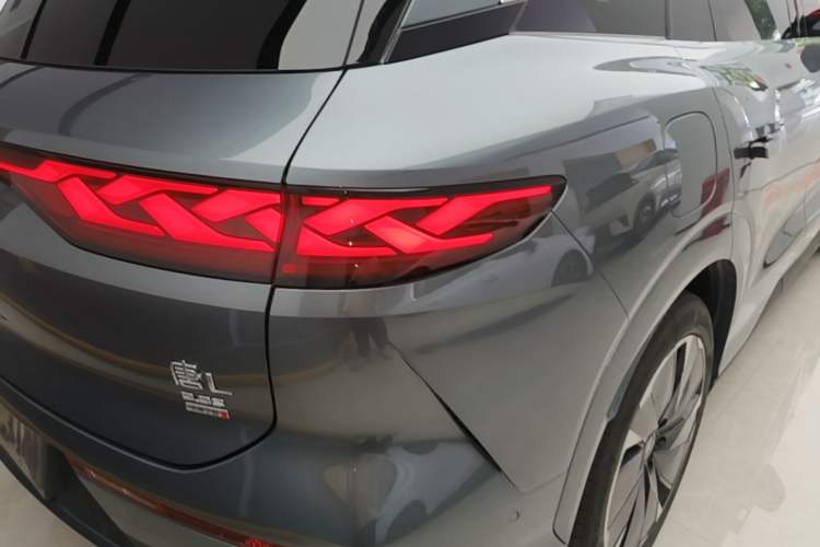 Used BYD Tang L 2025 EV 600KM All-Wheel-Drive LiDAR Flagship Model Right Rear Taillight