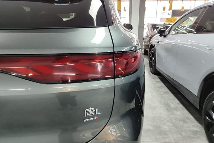 Used BYD Tang L 2025 DM 175KM Drone Player Edition Right Rear Taillight