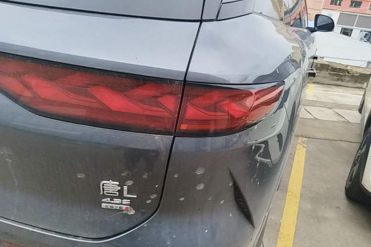 Used BYD Tang L 2025 DM 200KM Four-Wheel Drive LiDAR Flagship Model Right Rear Taillight