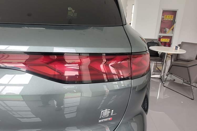 Used BYD Tang L 2025 DM 175KM Drone Player Edition Right Rear Taillight