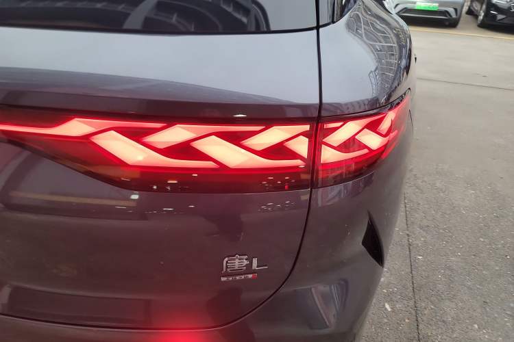 Used BYD Tang L 2025 DM 215KM LiDAR Flagship Model Right Rear Taillight