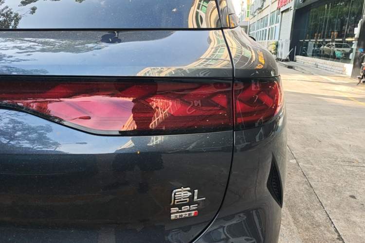 Used BYD Tang L 2025 EV 600KM All-Wheel-Drive LiDAR Flagship Model Right Rear Taillight