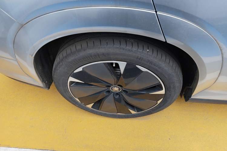 Used BYD Tang L 2025 EV 600KM All-Wheel-Drive LiDAR Flagship Model Right Rear Wheel Hub