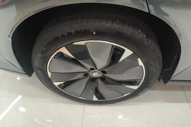 Used BYD Tang L 2025 DM 175KM Drone Player Edition Right Rear Wheel Hub