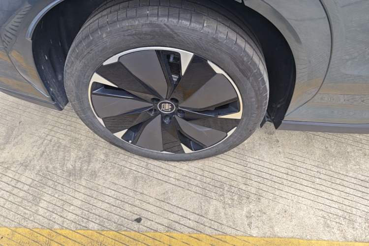 Used BYD Tang L 2025 DM 175KM Drone Player Edition Right Rear Wheel Hub