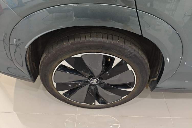 Used BYD Tang L 2025 DM 175KM Drone Player Edition Right Rear Wheel Hub