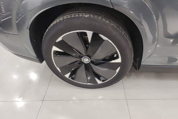 Used BYD Tang L 2025 DM 175KM Drone Player Edition Right Rear Wheel Hub