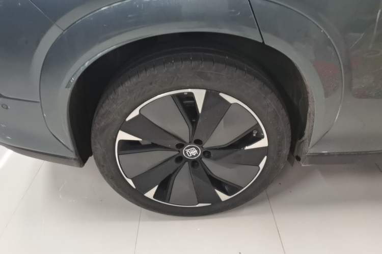 Used BYD Tang L 2025 DM 175KM Drone Player Edition Right Rear Wheel Hub