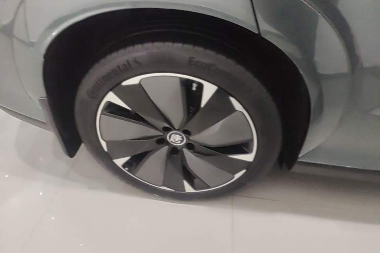Used BYD Tang L 2025 EV 600KM All-Wheel-Drive LiDAR Flagship Model Right Rear Wheel Hub
