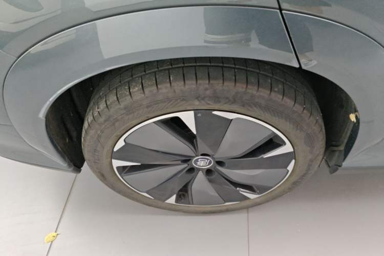 Used BYD Tang L 2025 DM 175KM Drone Player Edition Right Rear Wheel Hub