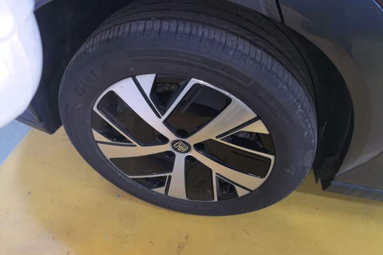 Used BYD Tang L 2025 DM 215KM LiDAR Flagship Model Right Rear Wheel Hub