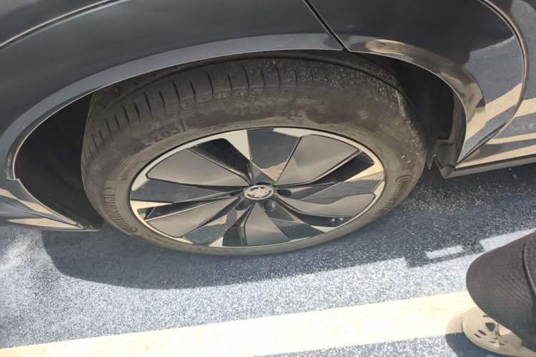 Used BYD Tang L 2025 EV 600KM All-Wheel-Drive LiDAR Flagship Model Right Rear Wheel Hub