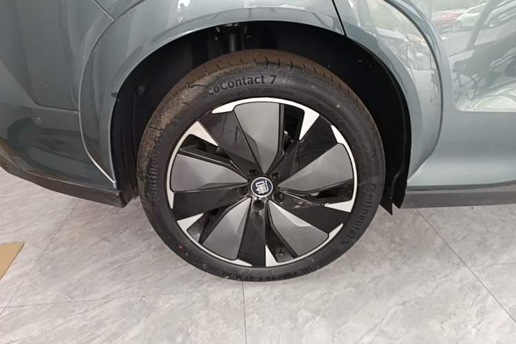 Used BYD Tang L 2025 DM 175KM Drone Player Edition Right Rear Wheel Hub