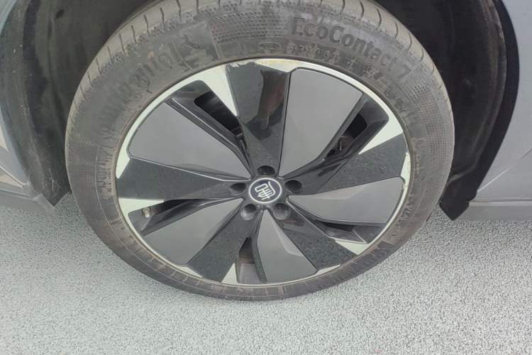 Used BYD Tang L 2025 EV 600KM All-Wheel-Drive LiDAR Flagship Model Right Rear Wheel Hub
