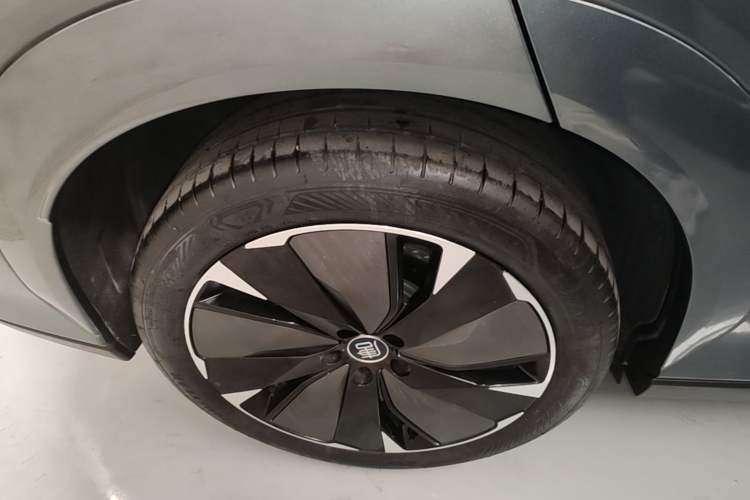 Used BYD Tang L 2025 DM 175KM Drone Player Edition Right Rear Wheel Hub