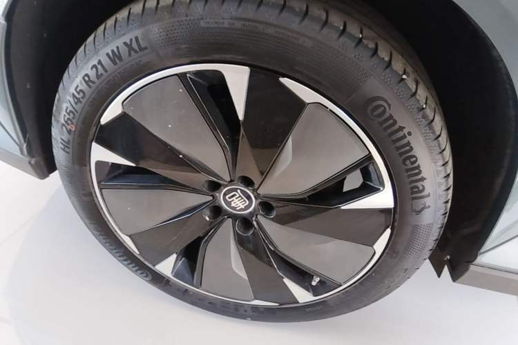 Used BYD Tang L 2025 DM 175KM Drone Player Edition Right Rear Wheel Hub
