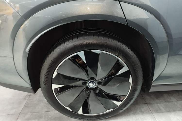 Used BYD Tang L 2025 DM 175KM Drone Player Edition Right Rear Wheel Hub