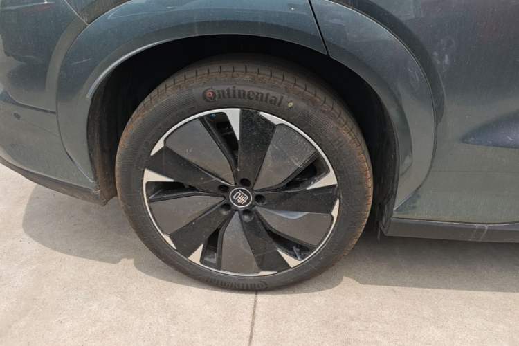 Used BYD Tang L 2025 EV 600KM All-Wheel-Drive LiDAR Flagship Model Right Rear Wheel Hub