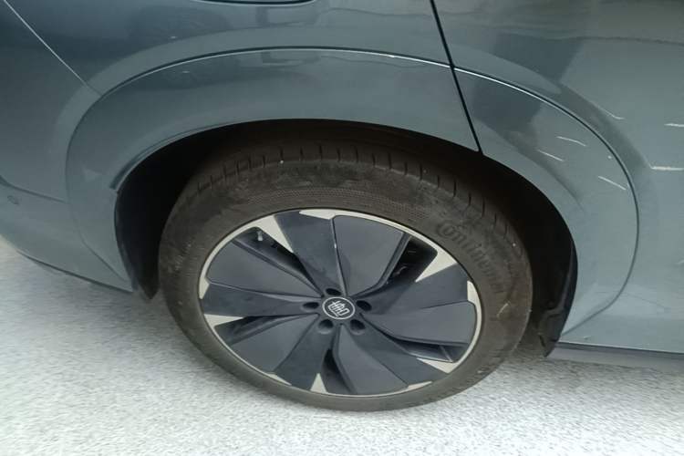 Used BYD Tang L 2025 DM 175KM Drone Player Edition Right Rear Wheel Hub