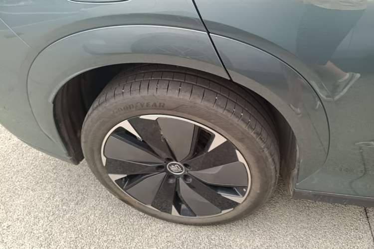 Used BYD Tang L 2025 DM 175KM Drone Player Edition Right Rear Wheel Hub