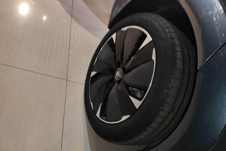 Used BYD Tang L 2025 DM 175KM Drone Player Edition Right Rear Wheel Hub