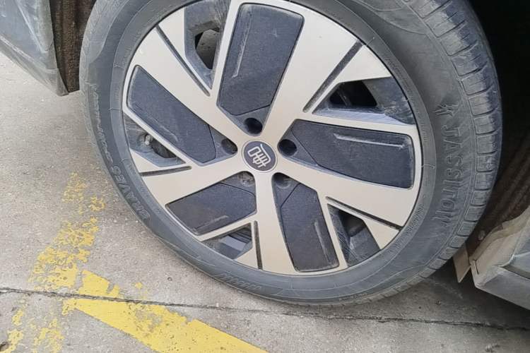 Used BYD Tang L 2025 DM 200KM Four-Wheel Drive LiDAR Flagship Model Right Rear Wheel Hub