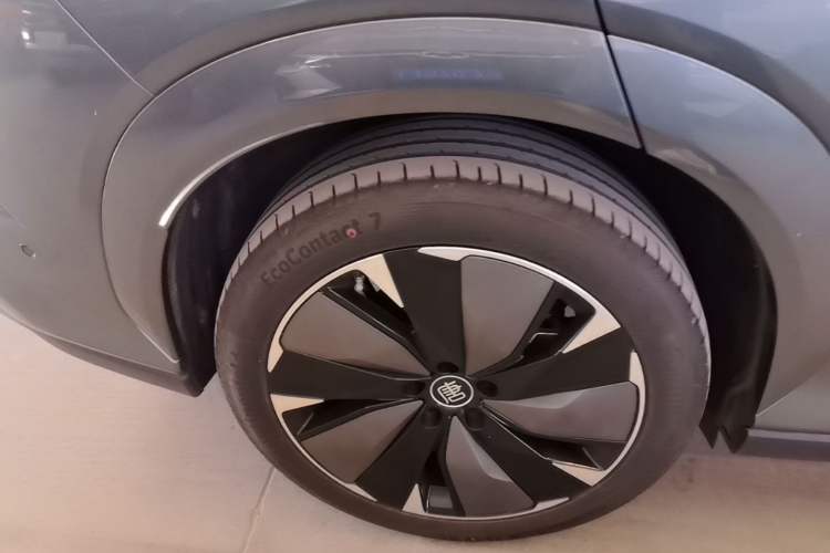 Used BYD Tang L 2025 DM 175KM Drone Player Edition Right Rear Wheel Hub