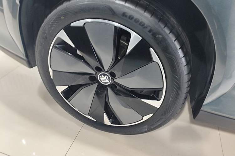 Used BYD Tang L 2025 DM 175KM Drone Player Edition Right Rear Wheel Hub