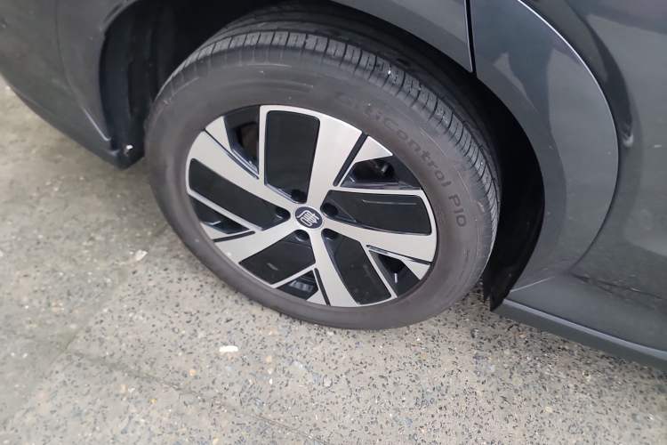 Used BYD Tang L 2025 DM 215KM LiDAR Flagship Model Right Rear Wheel Hub