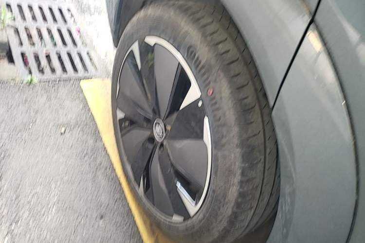 Used BYD Tang L 2025 DM 175KM Drone Player Edition Right Rear Wheel Hub