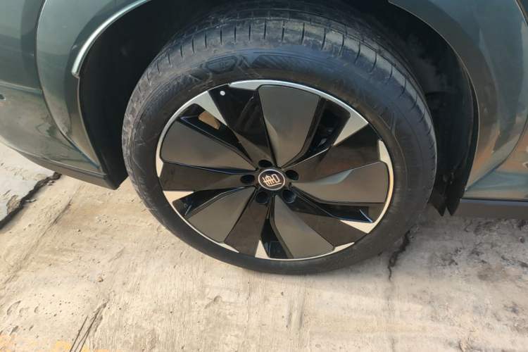 Used BYD Tang L 2025 DM 175KM Drone Player Edition Right Rear Wheel Hub