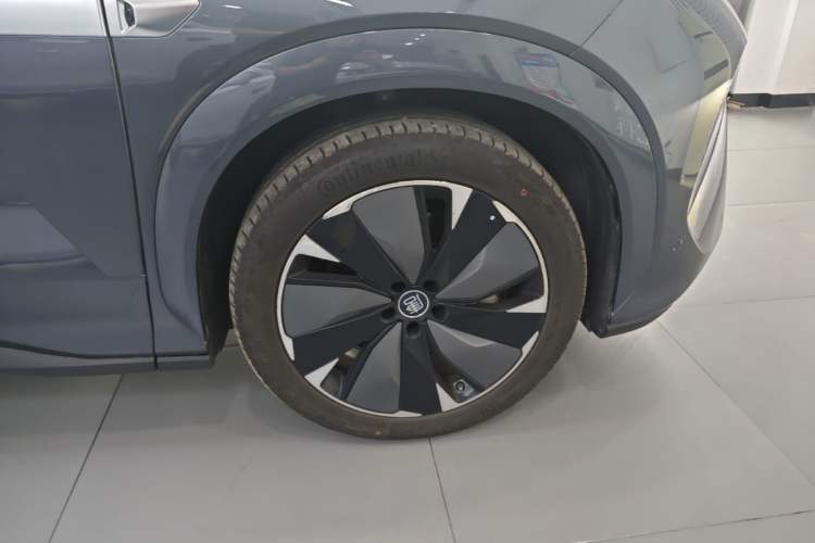 Used BYD Tang L 2025 EV 600KM All-Wheel-Drive LiDAR Flagship Model Right Rear Wheel Hub