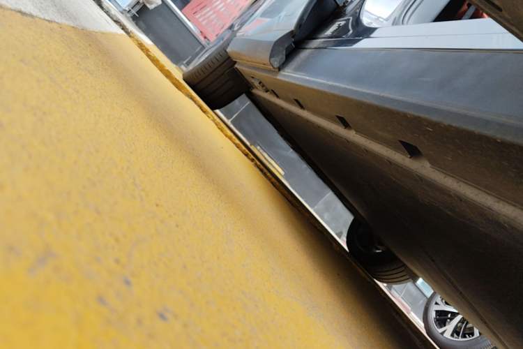 Used BYD Tang L 2025 EV 600KM All-Wheel-Drive LiDAR Flagship Model Right Side Sill