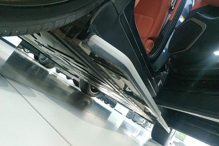 Used BYD Tang L 2025 EV with 670 km Range LiDAR and Premium Features Right Side Sill