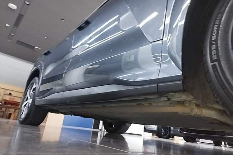 Used BYD Tang L 2025 DM 200KM Four-Wheel Drive LiDAR Flagship Model Right Side Sill