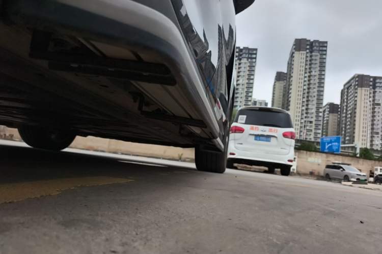 Used BYD Tang L 2025 EV with 670 km Range LiDAR and Premium Features Right Side Sill