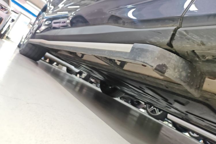 Used BYD Tang L 2025 EV with 670 km Range LiDAR and Premium Features Right Side Sill