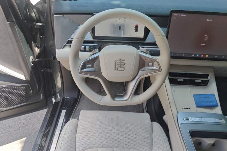 Used BYD Tang L 2025 DM 200KM Four-Wheel Drive LiDAR Flagship Model Steering Wheel