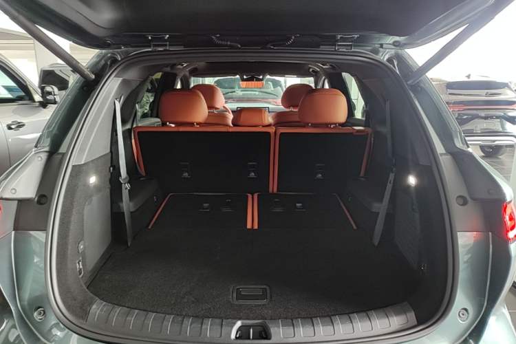 Used BYD Tang L 2025 DM 175KM Drone Player Edition Trunk