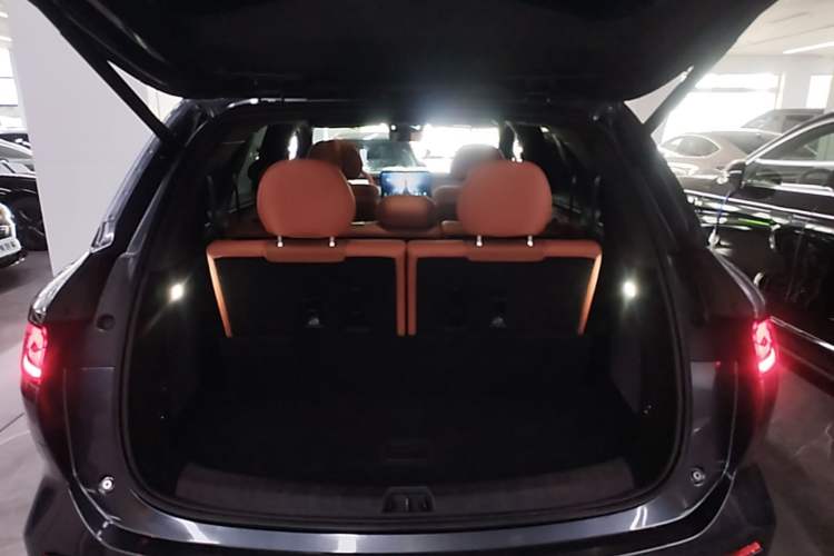 Used BYD Tang L 2025 DM 200KM Four-Wheel Drive LiDAR Flagship Model Trunk