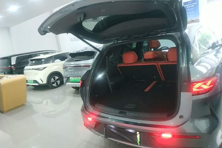 Used BYD Tang L 2025 EV 600KM All-Wheel-Drive LiDAR Flagship Model Trunk