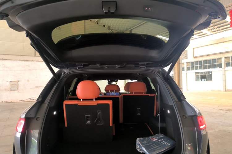 Used BYD Tang L 2025 EV 600KM All-Wheel-Drive LiDAR Flagship Model Trunk