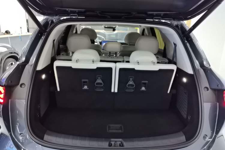 Used BYD Tang L 2025 DM 175KM Drone Player Edition Trunk