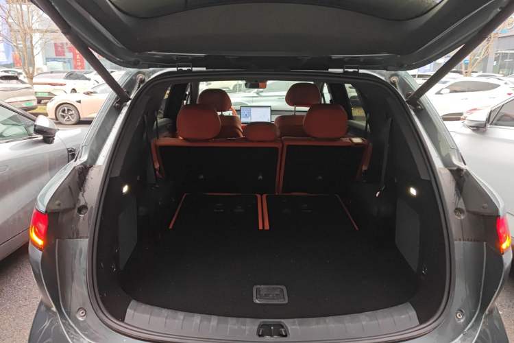 Used BYD Tang L 2025 EV 600KM All-Wheel-Drive LiDAR Flagship Model Trunk