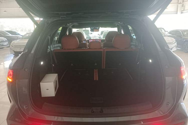 Used BYD Tang L 2025 DM 175KM Drone Player Edition Trunk