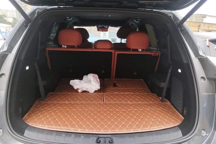 Used BYD Tang L 2025 DM 200KM Four-Wheel Drive LiDAR Flagship Model Trunk